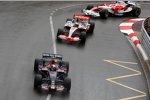 Sebastian Vettel (Toro Rosso) vor Heikki Kovalainen (McLaren-Mercedes) 