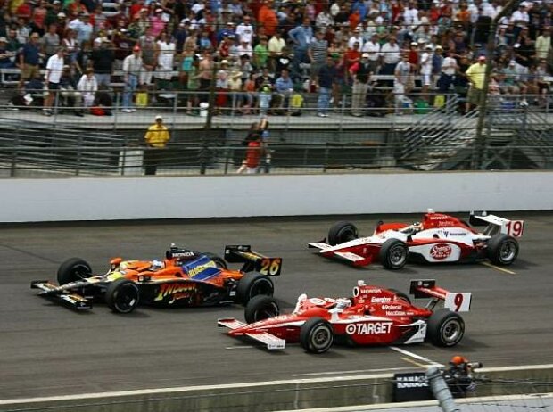 Marco Andretti vor Scott Dixon Marco Andretti vor Scott Dixon