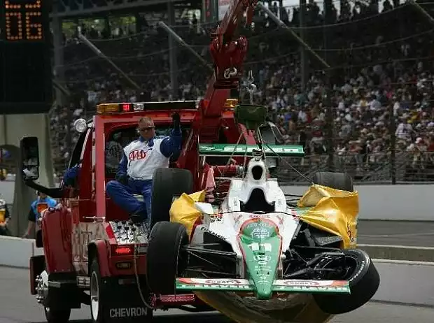 Unfallauto von Tony Kanaan Titel-Bild zur News: Unfallauto von Tony Kanaan
