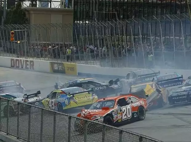 Big One Dover Unfall Crash Massenkarambolage Titel-Bild zur News: Big One Dover Unfall Crash Massenkarambolage