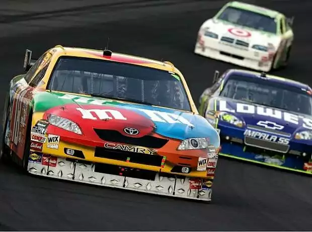 Titel-Bild zur News: Kyle Busch Jimmie Johnson
