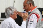 Bernie Ecclestone (Formel-1-Chef) und Ron Dennis (Teamchef) (McLaren-Mercedes) 