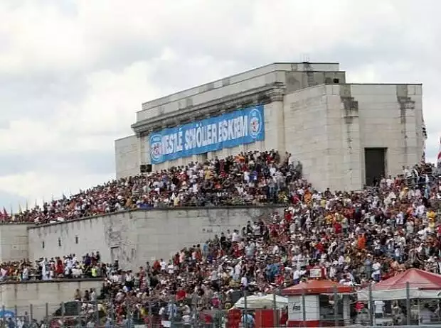 Steintribüne Norisring Titel-Bild zur News: Steintribüne Norisring