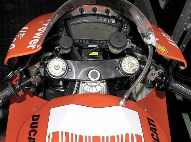 Cockpit der Ducati Desmosedici GP9
