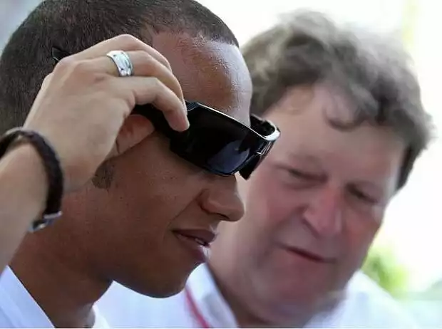 Lewis Hamilton und Norbert Haug Titel-Bild zur News: Lewis Hamilton und Norbert Haug