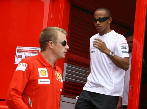 Titel-Bild zur News: Kimi Räikkönen und Lewis Hamilton