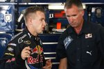  A.J. Allmendinger mit Crewcchief Ricky Viers