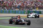 Sebastian Vettel (Toro Rosso) vor Nick Heidfeld (BMW Sauber F1 Team) 