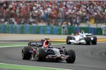 Sebastian Vettel (Toro Rosso) vor Nick Heidfeld (BMW Sauber F1 Team) 