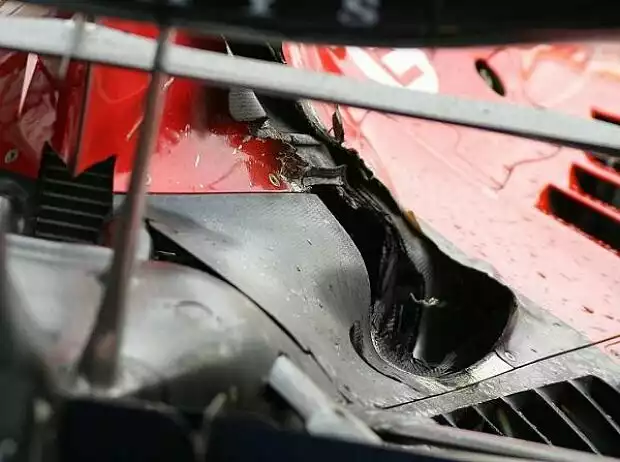 Titel-Bild zur News: Kimi Räikkönens Auspuff in Magny-Cours