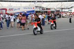 Helio Castroneves und Ryan Briscoe auf Mini-Bikes