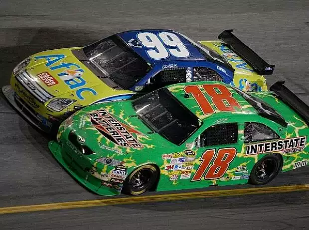 Carl Edwards Kyle Busch Titel-Bild zur News: Carl Edwards Kyle Busch