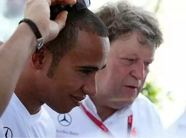 Lewis Hamilton und Norbert Haug Titel-Bild zur News: Lewis Hamilton und Norbert Haug