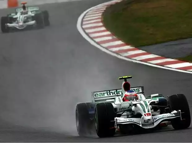 Titel-Bild zur News: Rubens Barrichello vor Jenson Button