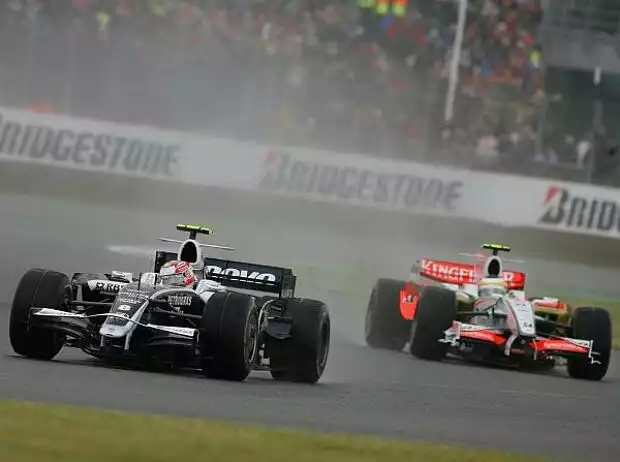Kazuki Nakajima vor Giancarlo Fisichella Titel-Bild zur News: Kazuki Nakajima vor Giancarlo Fisichella