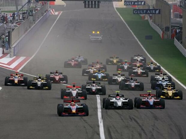 Titel-Bild zur News: Start GP2 Asia Bahrain