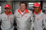 Heikki Kovalainen, Norbert Haug (Mercedes-Motorsportchef) und Lewis Hamilton (McLaren-Mercedes) 