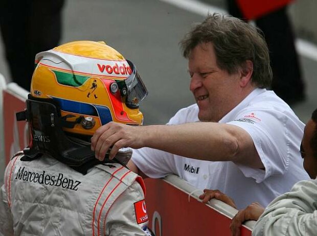 Lewis Hamilton und Norbert Haug Lewis Hamilton und Norbert Haug