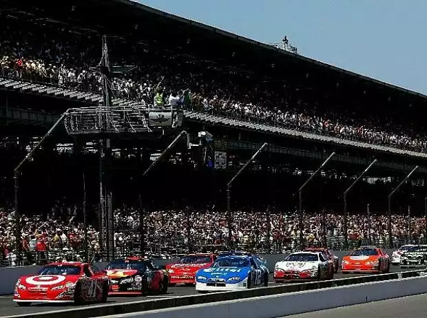 Start NASCAR Indianapolis Titel-Bild zur News: Start NASCAR Indianapolis