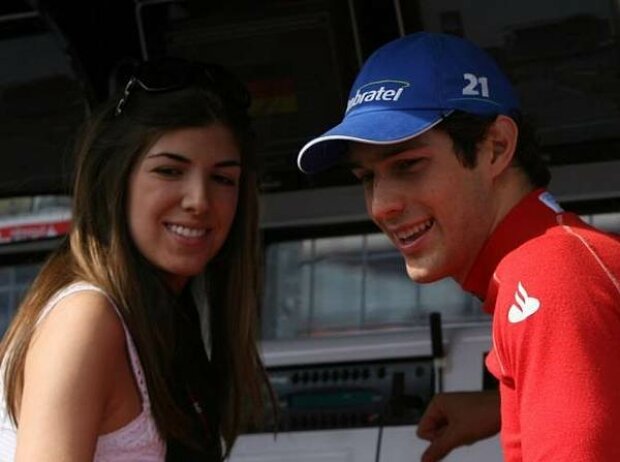 Titel-Bild zur News: Bruno Senna mit seiner Freundin