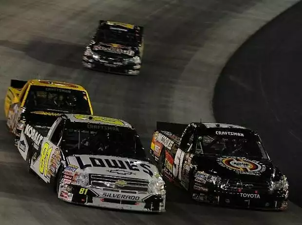 Jimmie Johnson Kyle Busch Trucks Bristol Titel-Bild zur News: Jimmie Johnson Kyle Busch Trucks Bristol