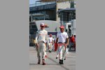 Adrian Sutil (Force India) und Lewis Hamilton (McLaren-Mercedes)