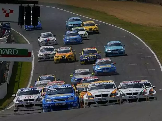 Titel-Bild zur News: WTCC-Start in Brands Hatch