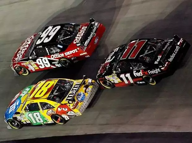 Carl Edwards Kyle Busch Denny Hamlin Titel-Bild zur News: Carl Edwards Kyle Busch Denny Hamlin