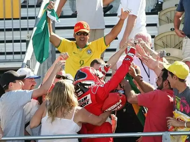 Helio Castroneves Titel-Bild zur News: Helio Castroneves