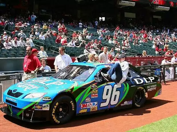 Titel-Bild zur News: J.J. Yeley