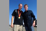 Carl Edwards (rechts) mit Schwimmstar Jason Lezak