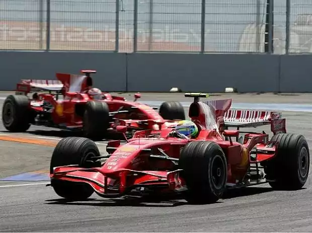 Felipe Massa vor Kimi Räikkönen Titel-Bild zur News: Felipe Massa vor Kimi Räikkönen