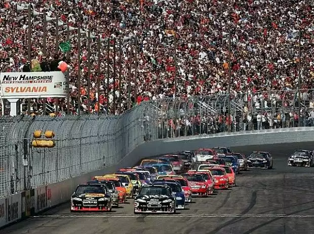 Start NASCAR Loudon Titel-Bild zur News: Start NASCAR Loudon