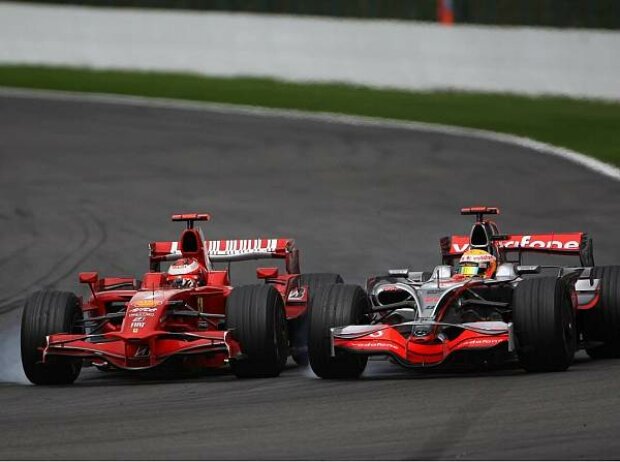 Titel-Bild zur News: Kimi Räikkönen und Lewis Hamilton