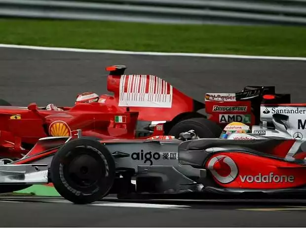 Lewis Hamilton und Kimi Räikkönen Titel-Bild zur News: Lewis Hamilton und Kimi Räikkönen