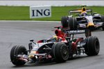Sébastien Bourdais (Toro Rosso) vor Mark Webber (Red Bull) 