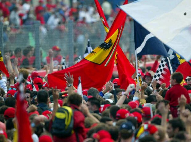 Titel-Bild zur News: Fans in Monza