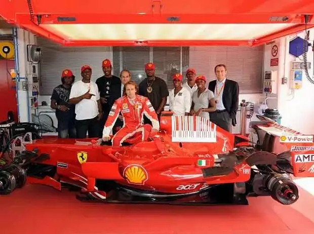 Jamaikas Olympiateam bei Ferrari Titel-Bild zur News: Jamaikas Olympiateam bei Ferrari