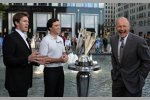 Carl Edwards und Jimmie Johnson mit Harry Smith von der Early Show