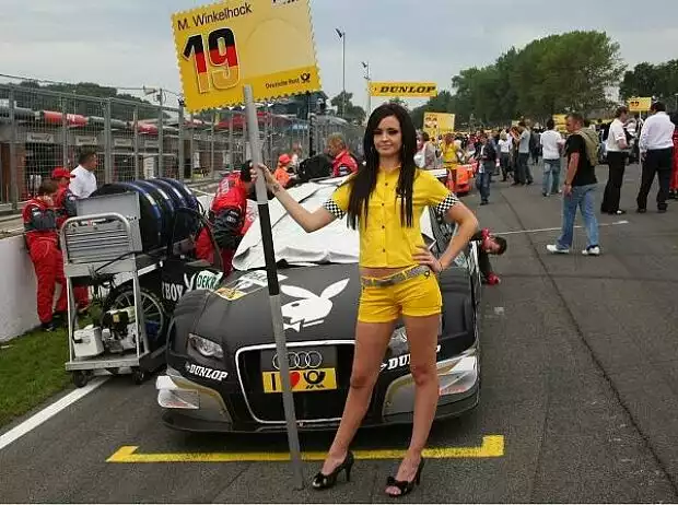 Das Gridgirl von Markus Winkelhock Titel-Bild zur News: Das Gridgirl von Markus Winkelhock