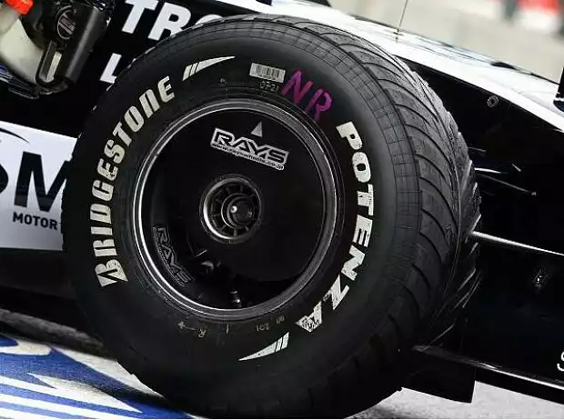 Bridgestone-Regenreifen Titel-Bild zur News: Bridgestone-Regenreifen