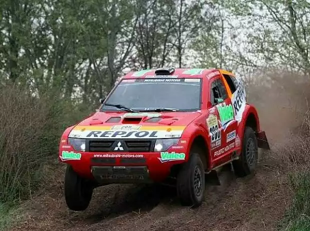 Stéphane Peterhansel im Mitsubishi bei der Mitteleuroparallye Titel-Bild zur News: Stéphane Peterhansel im Mitsubishi bei der Mitteleuroparallye