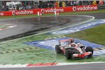Heikki Kovalainen (McLaren-Mercedes) bekommt die Schikane nicht