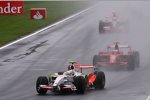 Giancarlo Fisichella (Force India) vor Kimi Räikkönen (Ferrari) 