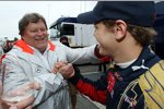 Norbert Haug (Mercedes-Motorsportchef) (McLaren-Mercedes) gratuliert Sebastian Vettel (Toro Rosso) 