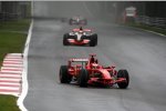 Kimi Räikkönen Lewis Hamilton (Ferrari) (McLaren-Mercedes) 