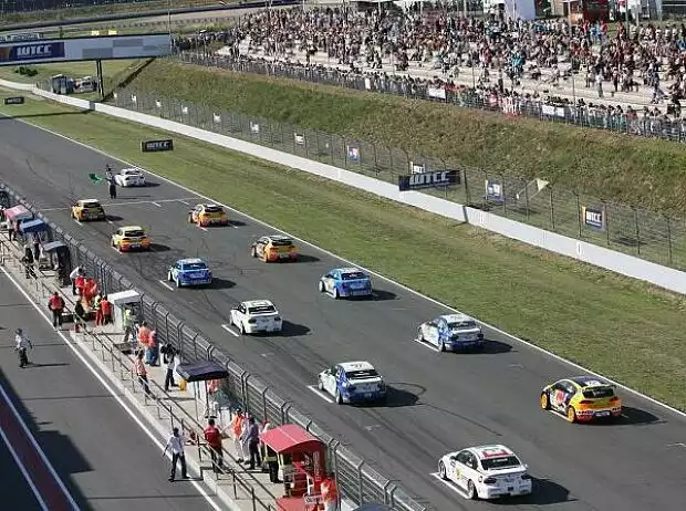 WTCC-Start in Oschersleben Titel-Bild zur News: WTCC-Start in Oschersleben