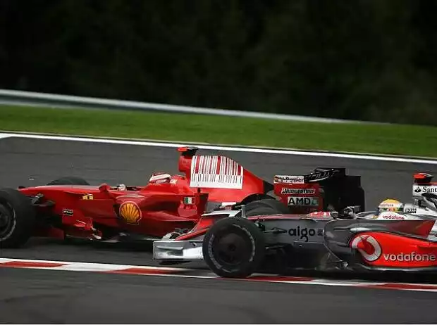 Kimi Räikkönen und Lewis Hamilton Titel-Bild zur News: Kimi Räikkönen und Lewis Hamilton