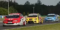 James Thompson vor Monteiro und Larini