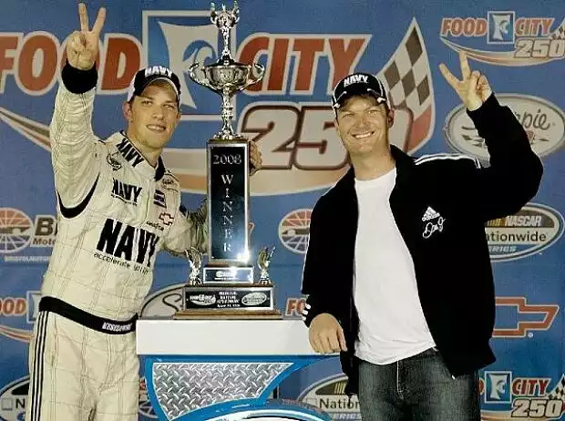 Titel-Bild zur News: Brad Keselowski Dale Earnhardt Jr.